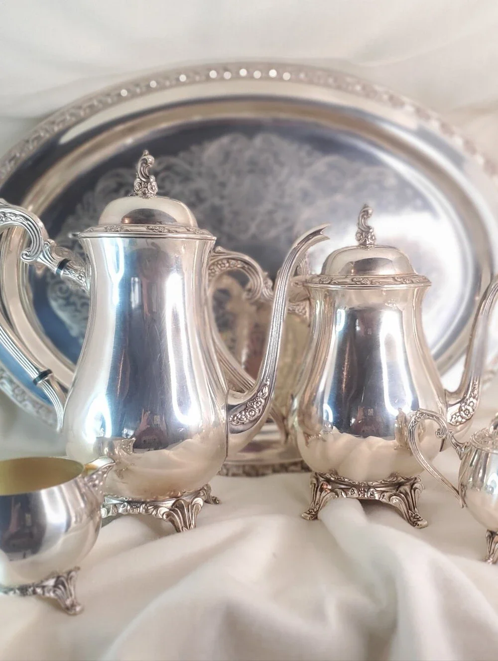 VTG Oneida USA Silver Plate 5-piece Coffee/Tea Service Set with 24